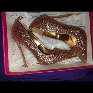 Lousana rose gold pumps
